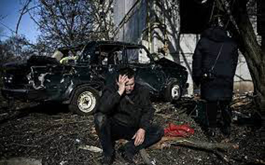 Russia’s Bombings on Ukraine राष्ट्रपति जेलेंस्की बोले जंग के मैदान में सबने किया किनारा, 137 लोगों की मौत