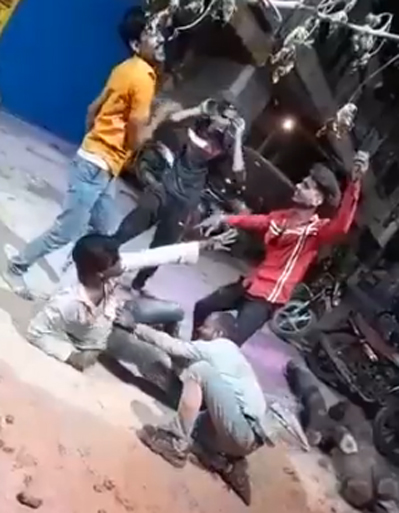 Young Man was the Victim of an Accident in Indore अपने ही सीने में घोंपा चाकू, मौत