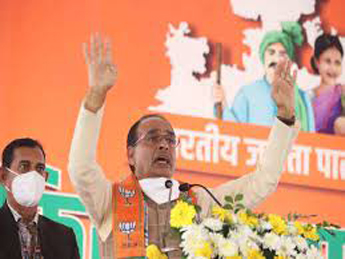 Shivraj Singh Chauhan Reached Uttar Pardesh बोले सपा चलाती थी ऑपरेशन दंगा, मोदी चला रहे हैं ऑपरेशन गंगा