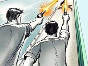 Bloody Clash Between Two Groups in Damoh गोली लगने से 4 लोगों समेत 17 घायल