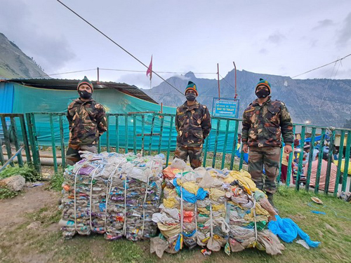 World Conservation Day :सेना ने जम्मू-कश्मीर में कचरा प्रबंधन पर फैलाई जागरूकता