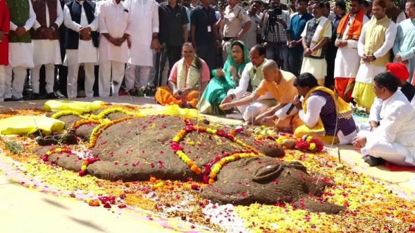 MP News: गोवर्धन पूजा पर मुख्यमंत्री शिवराज सिंह चौहान ने पेड़ लगाने ,पानी-बिजली बचाने का संकल्प दिलाया