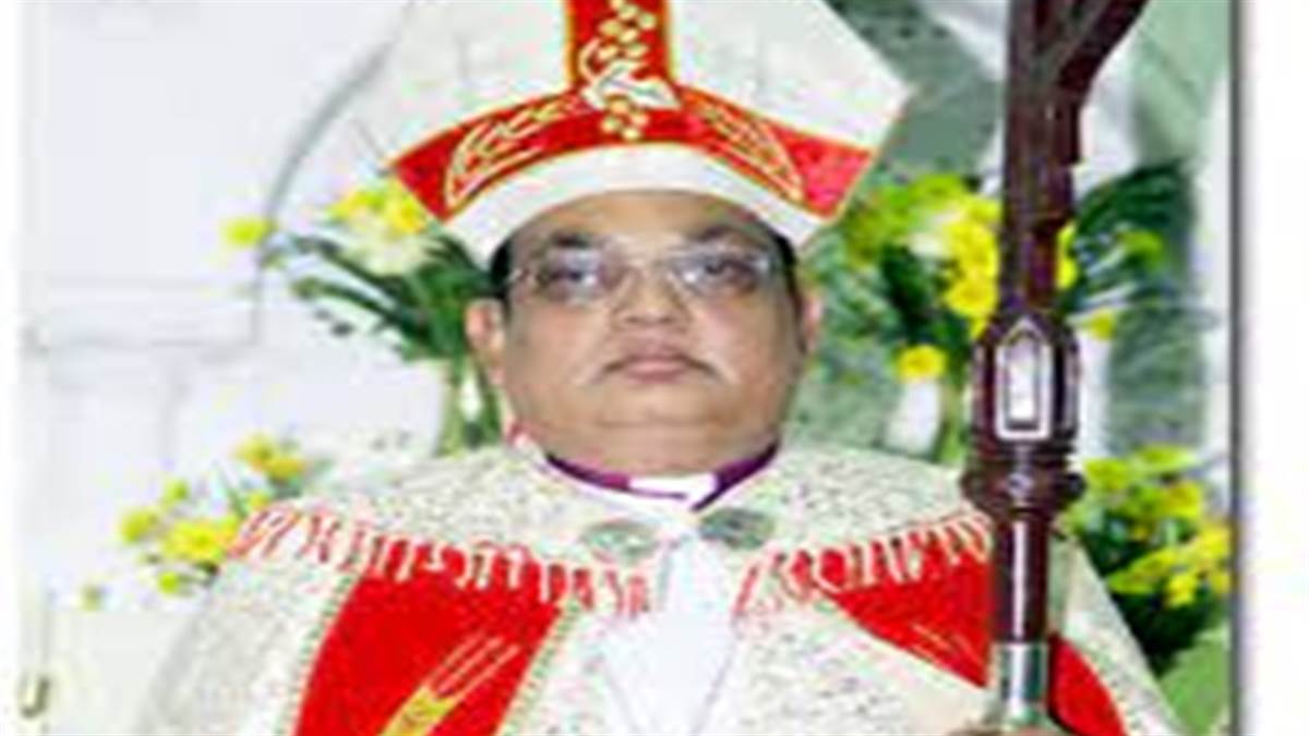 Former Bishop: पूर्व बिशप पीसी सिंह के धार्मिक गाउन नहीं पहन सकते, सिनोड की बैठक में लिया गया बड़ा फैसला