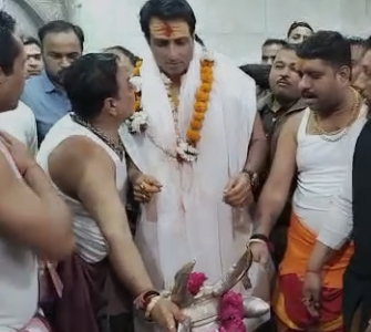 Sonu Sood: सोनू सूद सपत्नी पहुंचे महाकाल मंदिर, किया विशेष पूजन अभिषेक