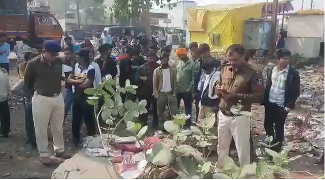 Khandva: खंडवा पुलिस ने एक युवक की हत्या का किया खुलासा , वजह जान हो जायेंगे हैरान