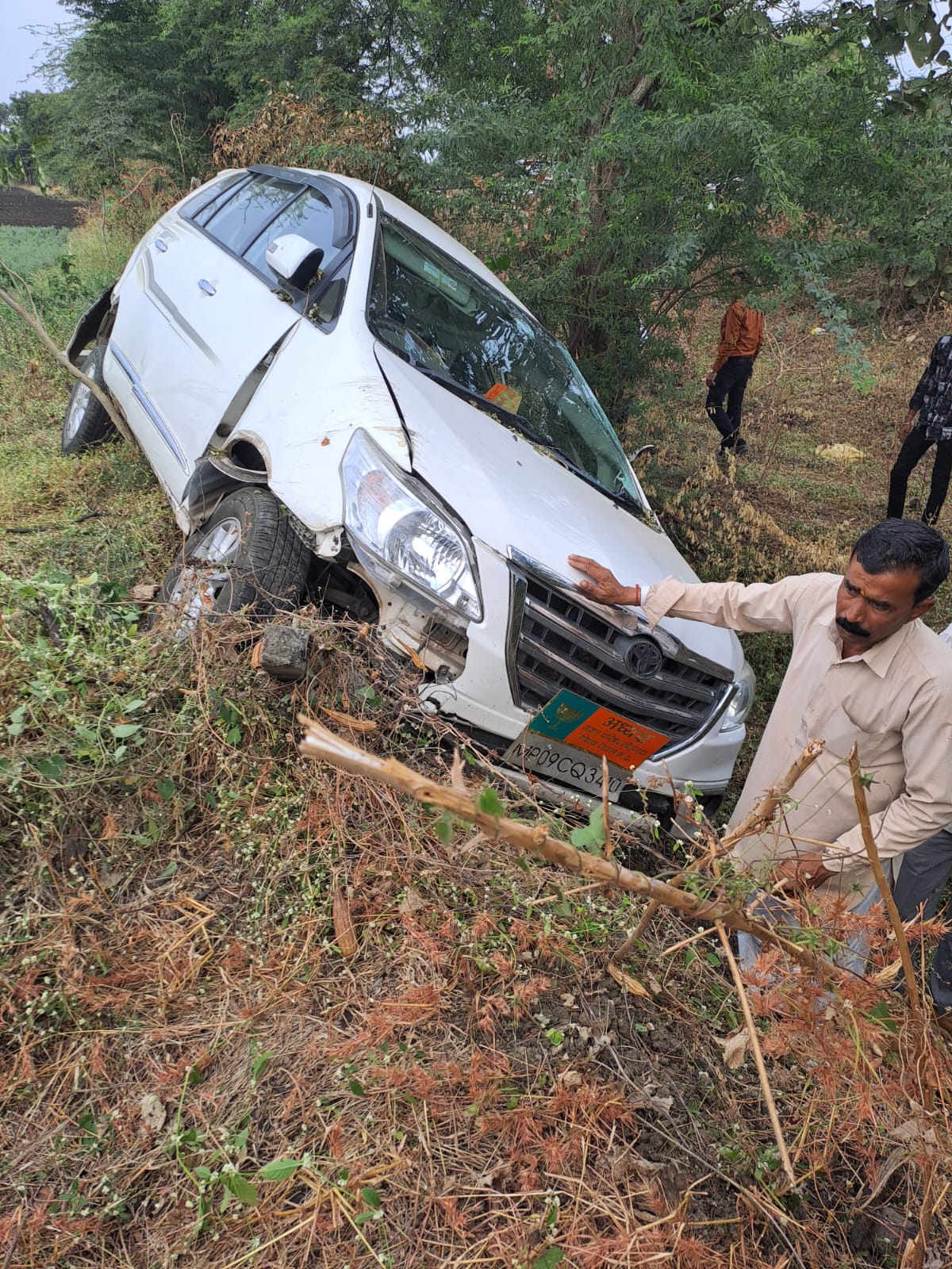 Accident: लोहारदा नगर परिषद अध्यक्ष की कार हुई दुर्घटनाग्रस्त,अध्यक्ष निजी अस्पताल में भर्ती