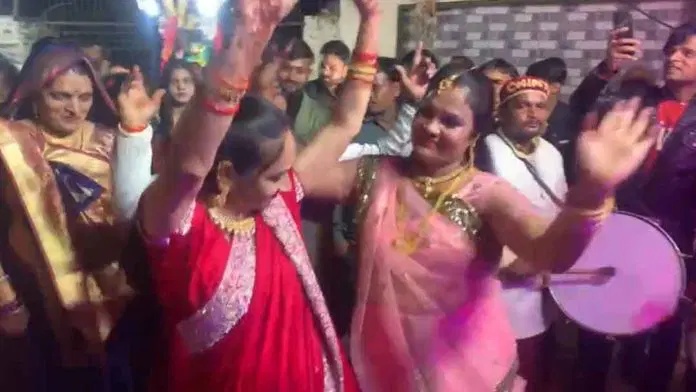 Rambai Dance Video: बसपा विधायक रामबाई के वायरल डांस वीडियो पर कटा बवाल, एक युवक ने की अभद्र टिप्पणी