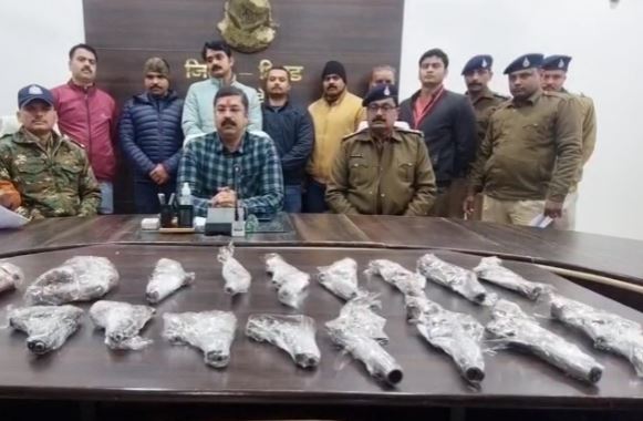 Bhind: भिंड पुलिस को मिली बड़ी सफलता, अवैध हथियारों की तस्करी करने वाले अन्तराज्जीय गिरोह को पकड़ा