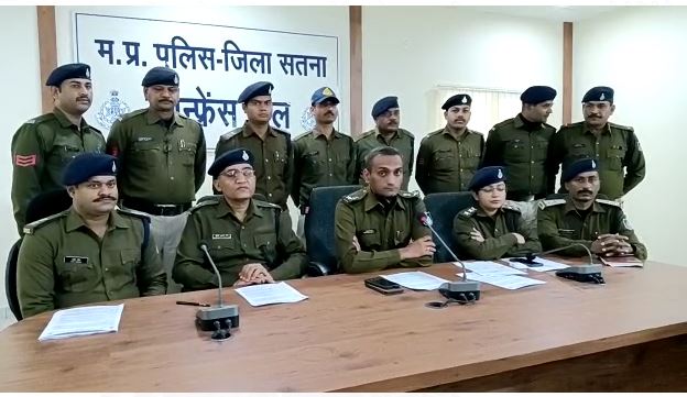 Satna: कोठार ग्राम में हुई पिता पुत्र की हत्या की गुत्थी को पुलिस महज 48 घण्टे में सुलझाया , दोहरे हत्या की वजह जान हो जायेंगे हैरान