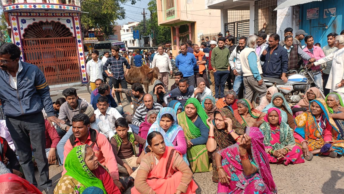 भाजपा नेता जगन्नाथ गुरैया की गिरफ्तारी को लेकर साहू समाज के किया चक्काजाम