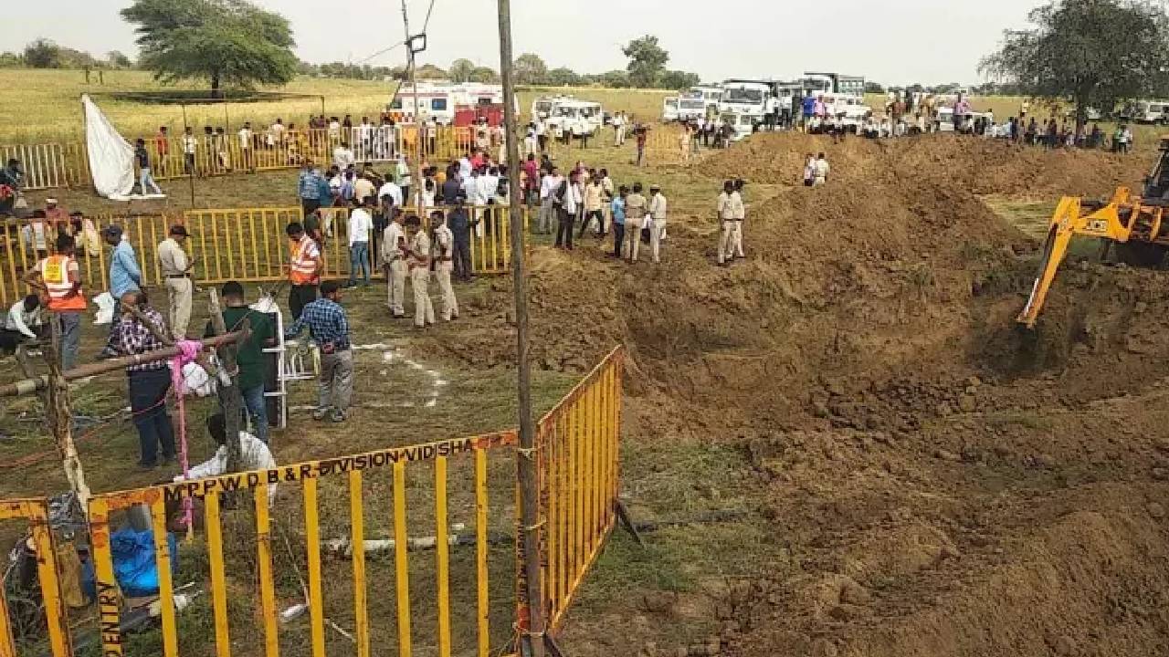 60 फीट गहरे बोरवेल में गिरा 7 साल का बच्चा, बनाई जा रही है 5 फीट की टनल, 3 फीट बनी- 2 फीट बाकी