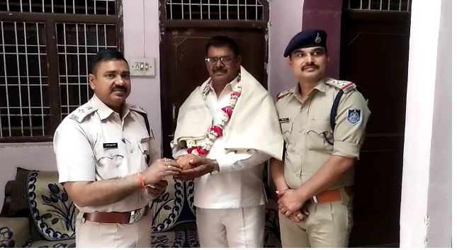 Sheopur: रिटायर्ड पुलिसकर्मी और अधिकारीयों से मिलने उनके घर पहुंचे श्योपुर SP आलोक कुमार सिंह