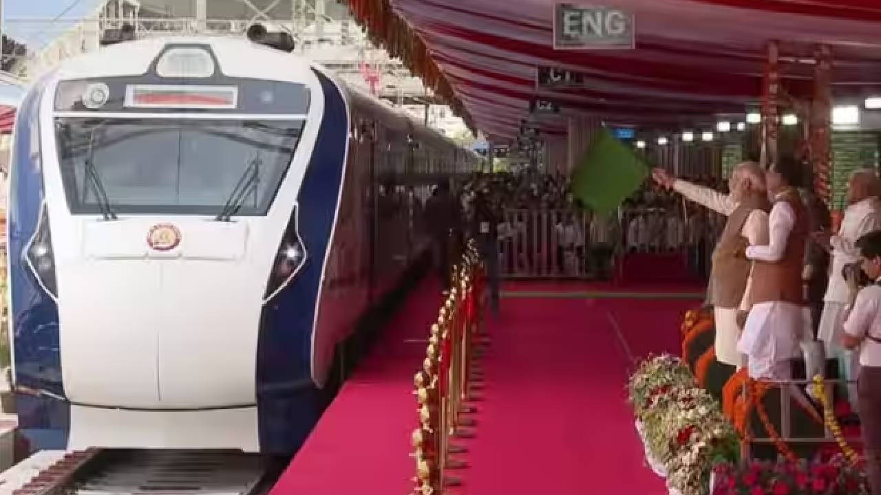 Vande Bharat Express: दिल्ली से भोपाल का सफर होगा आसान, प्रधानमंत्री ने वंदे भारत ट्रेन को दी हरी झंडी