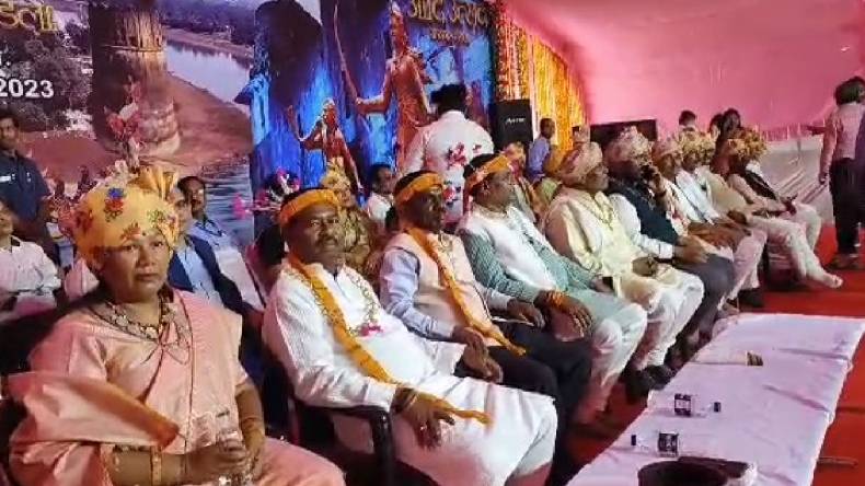 Aadi Utsav in Mandla: राज परिवार की उपस्थिती में शुरु हुआ उत्सव