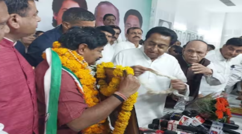 Deepak Joshi join Congress: कमलनाथ की मौजूदगी में दीपक जोशी हुए कांग्रेस में शामिल