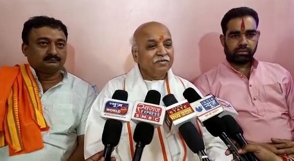 Pravin Togadia statement on karnataka election: कर्नाटक चुनाव में भाजपा की हार को लेकर प्रवीण तोगड़िया ने कसा तंज