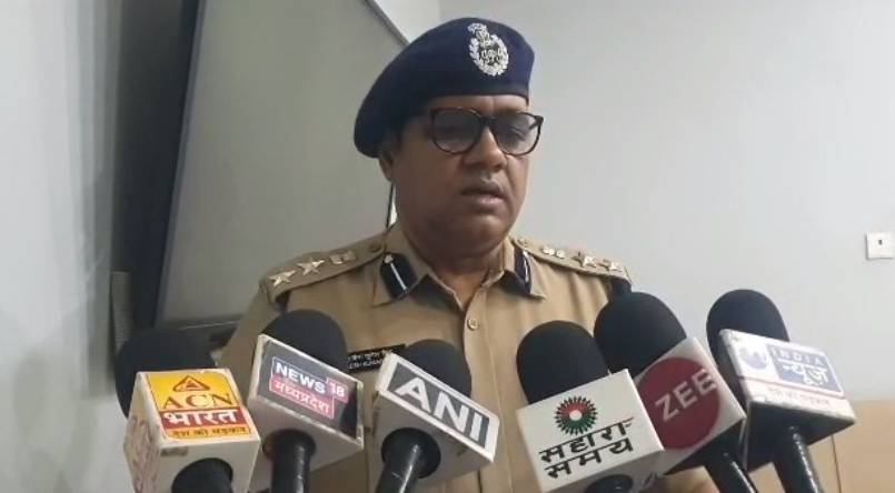 Damoh: कुर्सी पर बैठकर चाय पी रहे दलित को मारी लात, समझौते के लिए बुलाई पंचायत में फिर की मारपीट