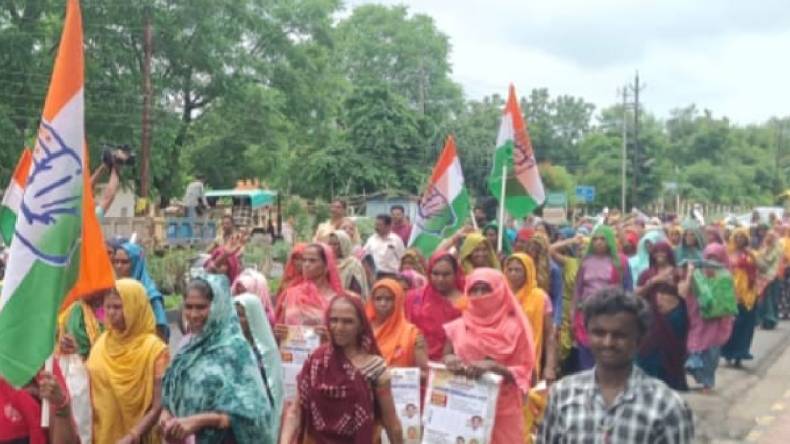 Jhabua: मणिपुर घटना को लेकर विरोध में महिला कांग्रेस नेताओं ने रैली निकालकर राष्ट्रपति के नाम कलेक्टर को दिया ज्ञापन