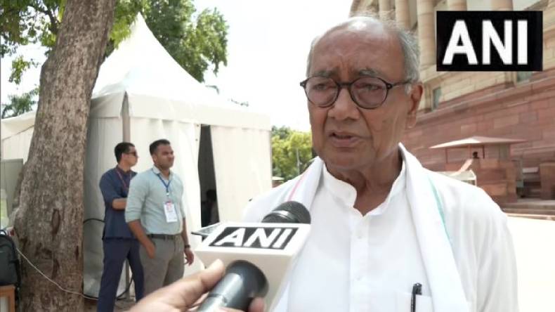 Digvijaya Singh: दिग्विजय सिंह का प्रधानमंत्री पर हमला, कहा-2.5 महिने से जल रहा मणिपुर, पीएम को सदन में बोलना चाहिए