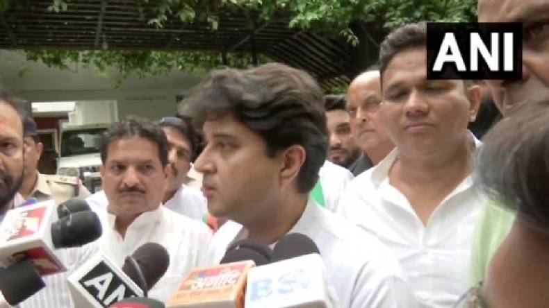 Jyotiraditya Scindia: केंद्रीय मंत्री ज्योतिरादित्य सिंधिया का विपक्ष पर हमला कहा- सत्ता की कुर्सी पर बैठने के लिए घोषणाएं करने में नंबर 1 कांग्रेस