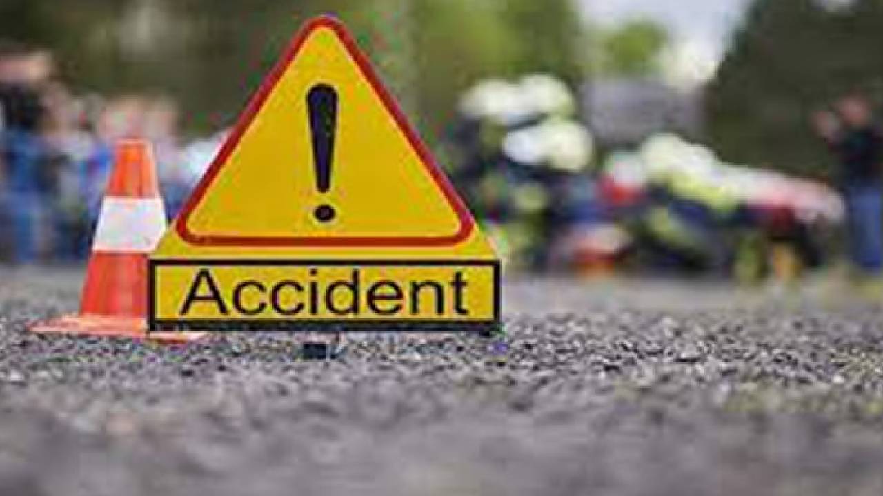 Dhar Road Accident: तेज रफ्तार ट्रक ने बस को मारी टक्कर, बस में सवार 30 मजदूर घायल, एक की मौत