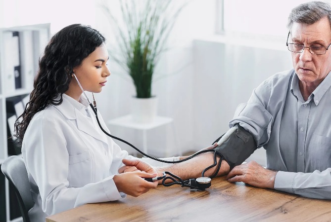 Hypertension: ज्यादा चिंता करने से हो सकते है बड़ी बीमारियों का शिकार, इसलिए खाए ये फूड