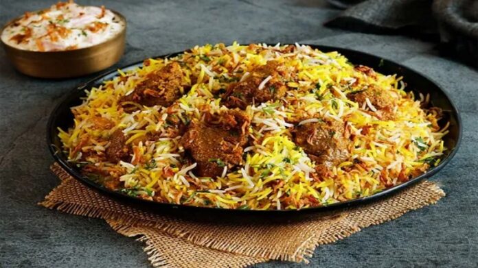 Chicken Biryani: घर में इस तरह बनांए बेहतरीन चिकन बिरयानी