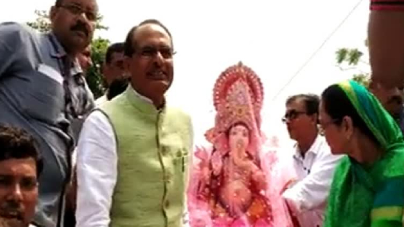 Ganesh Chaturthi in CM House: सीएम हाउस में बप्पा का गृहप्रवेश, ढोल नगाड़ों के साथ किया गया स्वागत