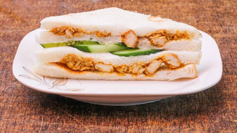 Chicken sandwich: घर पर आसानी से बनाए चिकन सैंडविच