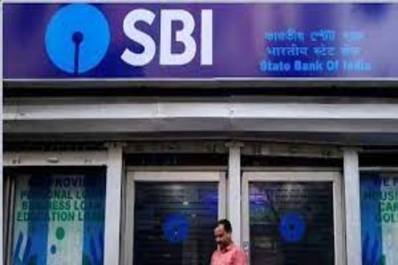 SBI Bank: SBI ने शुरू की नई सुविधा, लाखों कस्टमर्स घर बैठे उठा रहे हैं फायदा