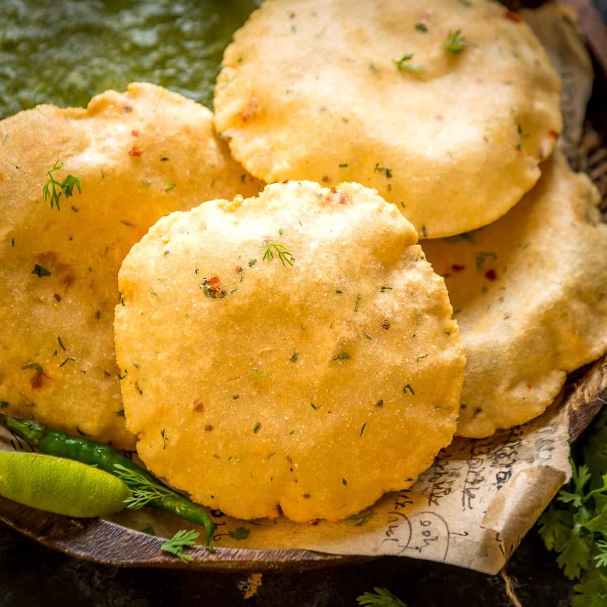 Aalu Puri Recipe: दिवाली पर बनाएं खुसखुस आलू पूड़ी, मेहमान कहेंगे वाह वाह 