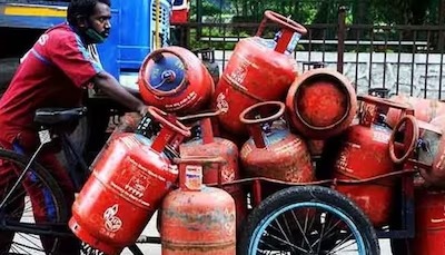 राहत की खबर! कम हुए LPG सिलेंडर के दाम, यहां चेक करें लेटेस्ट रेट 