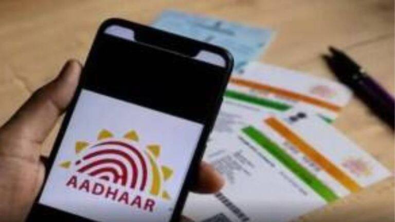 Aadhaar Card Fraud Warning: आधार के जरिए धोखाधड़ी से बचना है तो जल्दी करें ये काम 