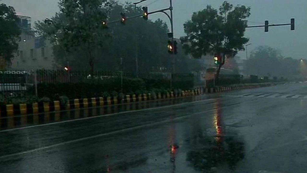 MP Weather Update: MP के कई जिलों में बारिश का कहर, जानें अपने शहर का मौसम का हाल