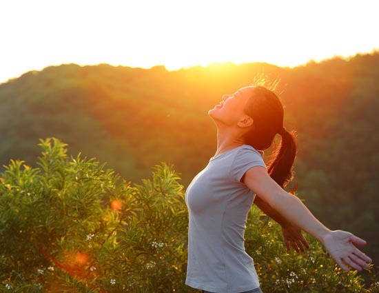 SunBathing Benefits: सर्दियों में धूप में बैठने के होते हैं कई फायदे, जानें 