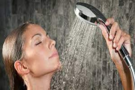 Hot Water Bath Side-Effects: अगर ​गर्म पानी से नहाते हैं तो हो सकते है ये नुकसान