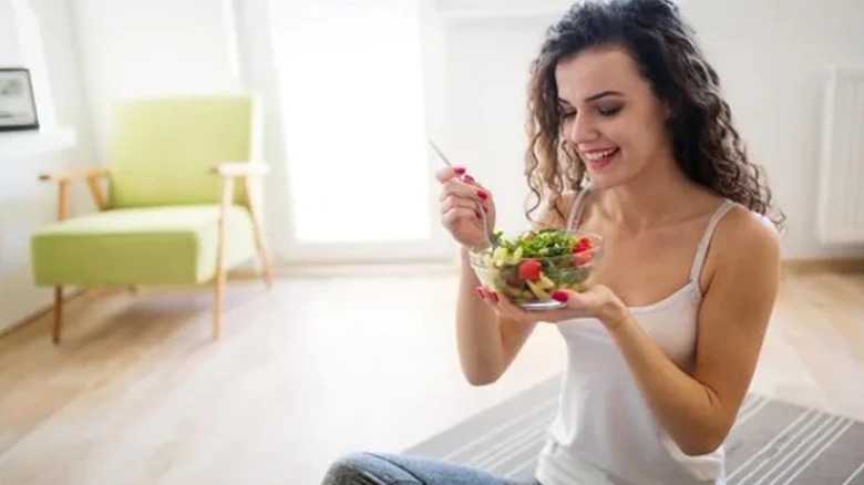 Winter Diet For Women: सर्दी में महिलाओं के लिए हेल्दी डाइट जरूरी, अपनाएं ये फूड टिप्स