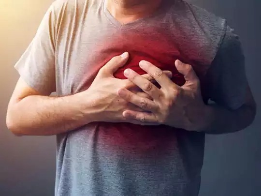 Heart Attack & Cardiac Arrest: हार्ट अटैक और कार्डियक अरेस्ट में अंतर क्या है, जानें दोनों के लक्षण 