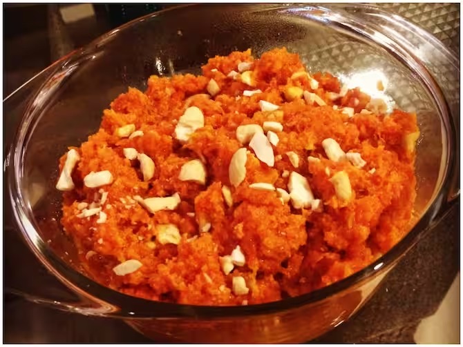 Gajar Ka Halwa: इस आसान टिप्स से घर पर बनाएं गाजर का हलवा, खाते ही सब कहेंगे वाह 