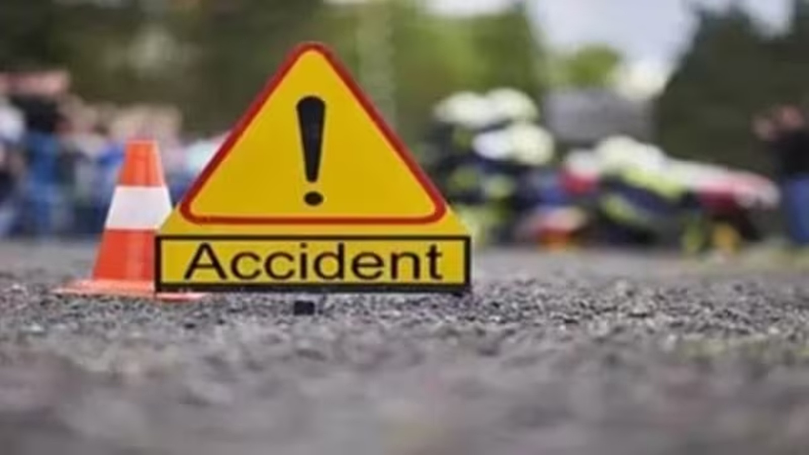 Raisen Accident: रायसेन में हादसा! अनियंत्रित होकर पलटी बस, 18 से अधिक लोग घायल