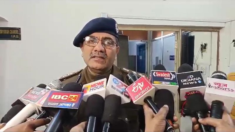 Gwalior Crime: सट्टेबाजों से रूपए वसूलने वाले पुलिसकर्मी हुए बर्खास्त, जानें क्या है पूरा मामला