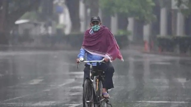 MP Weather: सर्द हवाओं ने बढ़ाई ठिठुरन, प्रदेश के इन जिलों में बारिश, जानें कैसा रहेगा मौसम