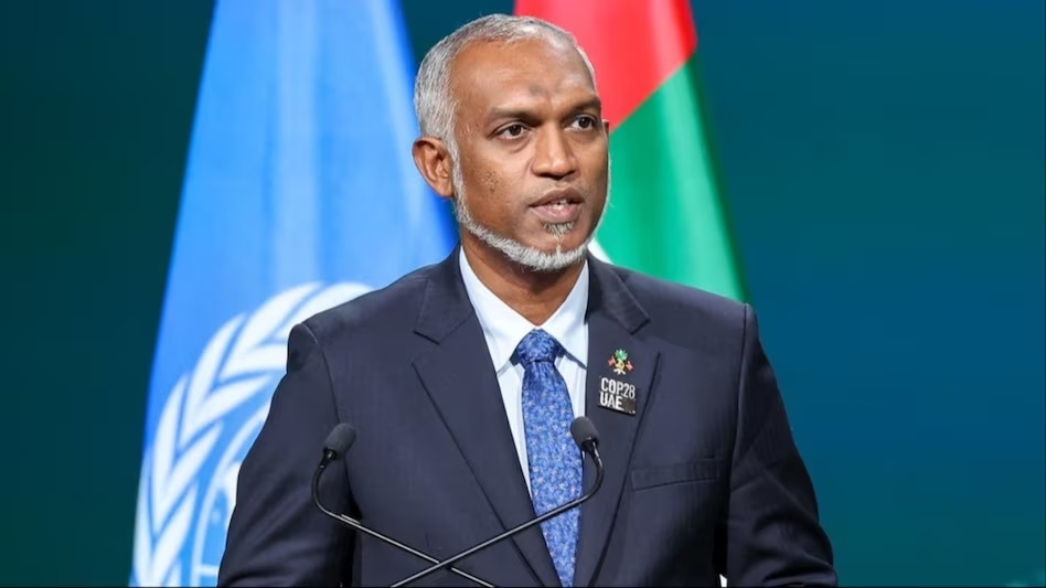 India Maldives Row: भारत ने दिखाई अपनी ताकत तो चीन के आगे गिड़गिड़ाए मालदीव के राष्ट्रपति, कहा- ‘प्लीज अपने लोगों को भेजो…’