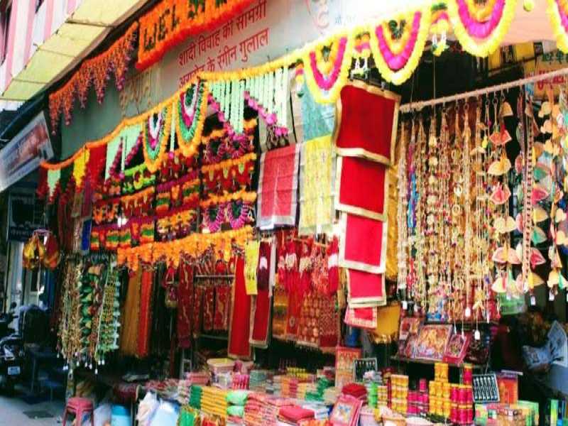 Indore News: इंदौर में राम मंदिर को लेकर दिवाली जैसा माहौल, बाजारों में कम पड़ा भगवा कपड़ों का स्टॉक