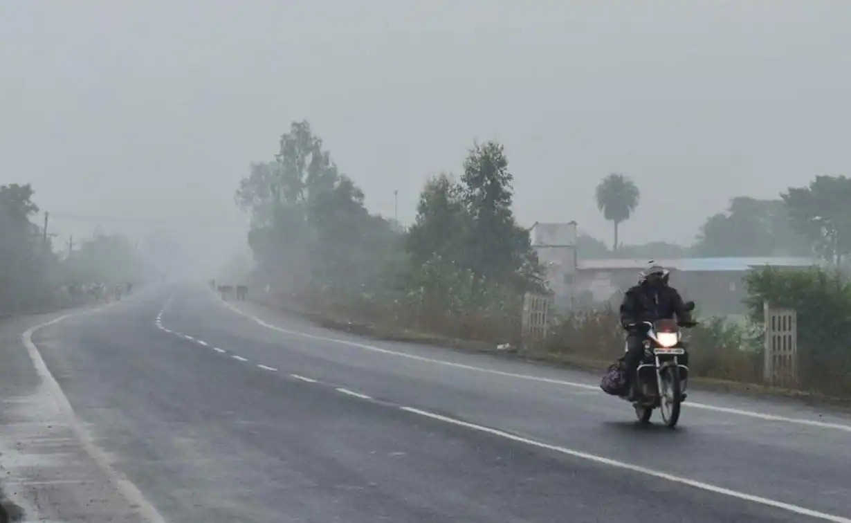 MP weather: प्रदेश में कड़ाके की ठंड के साथ बारिश, जानें कब तक रहेगा ऐसा मौसम