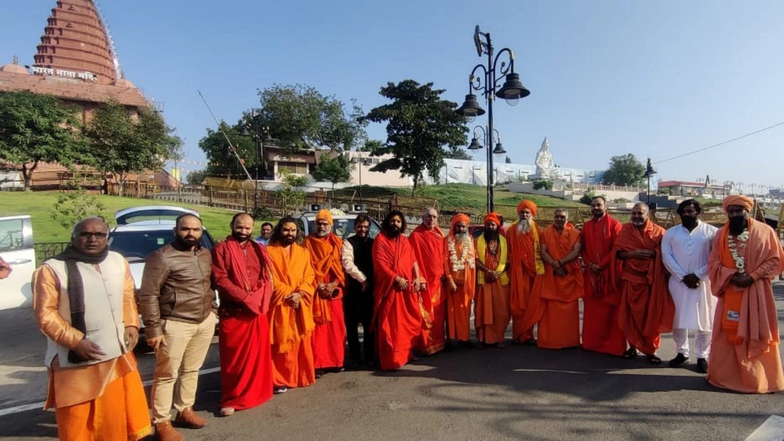 Ram Mandir: अयोध्या रवाना हुए उज्जैन के साधु संत, महाकाल का लिया आशीर्वाद