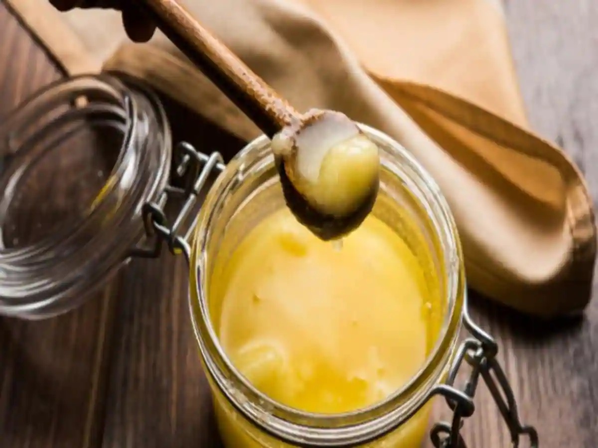 Ghee Benefits: शुद्ध घी खाने से कम होता है वजन, जानें इसके फायदे