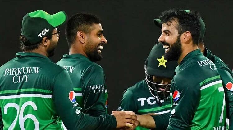 Pakistan Cricket: पैसे और विदेशी लीग के लिए अपने ही बोर्ड से भिड़े पाक खिलाड़ी, जानें पूरा मामला