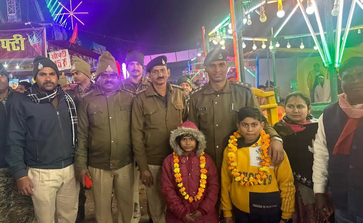 Gwalior: ईमानदार बच्चों को पुलिस ने कंधे पर बैठाकर मेला घुमाया, जानिए क्या है पूरा मामला 