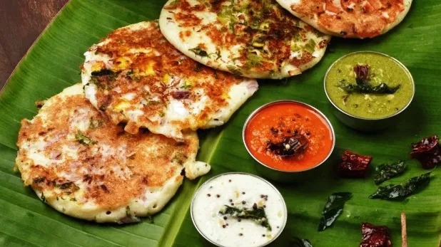 Uttapam Recipe: साउथ इंडियन खाने के हैं शौकीन, तो घर पर ही बनाएं ये टेस्टी डिश